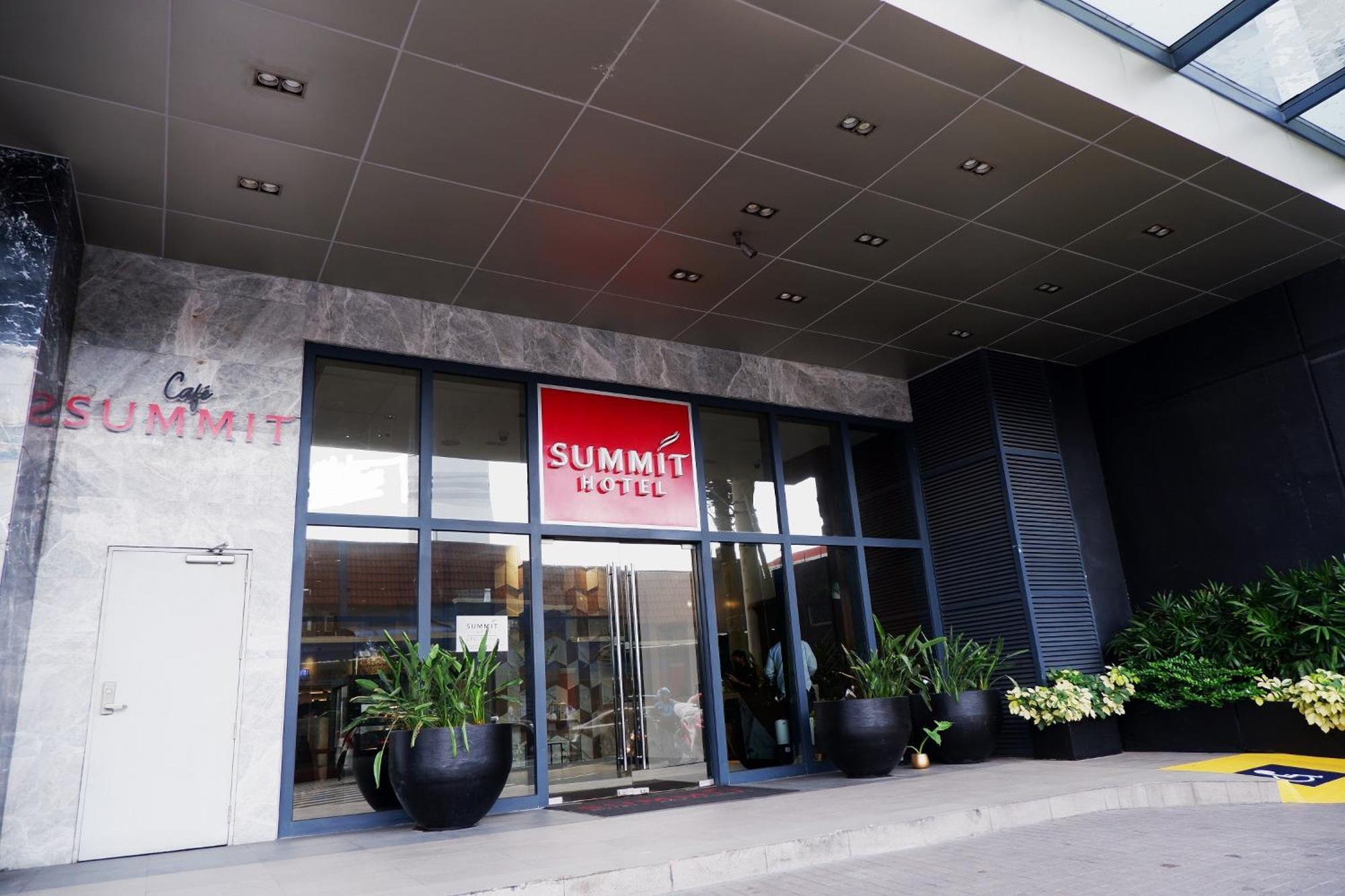 格林希尔斯顶峰酒店 奎松市 外观 照片